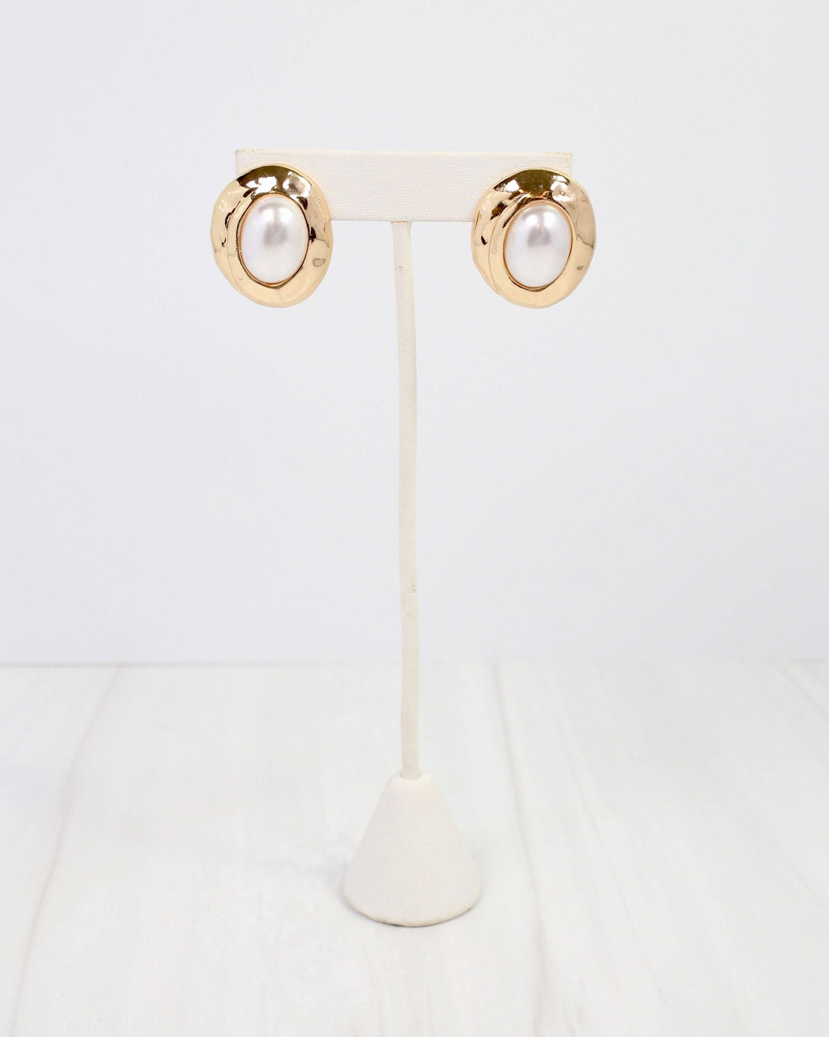 Newberg Oval Pearl Post Earring Gold